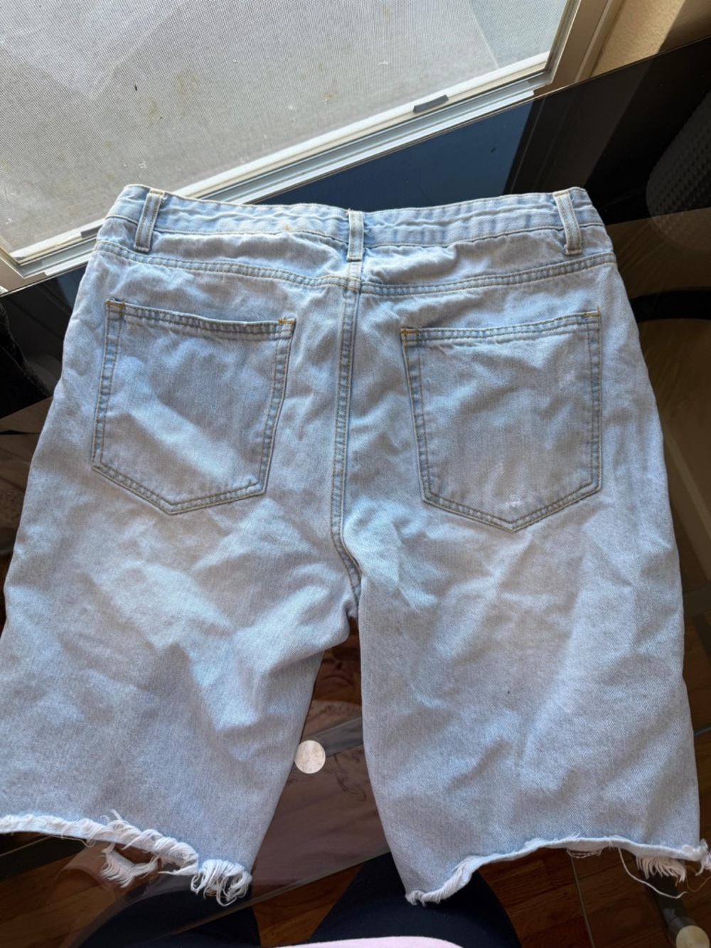 Forever 21 Men Light Blue Denim Jeans with Gold Stitching - Picture 5 of 10